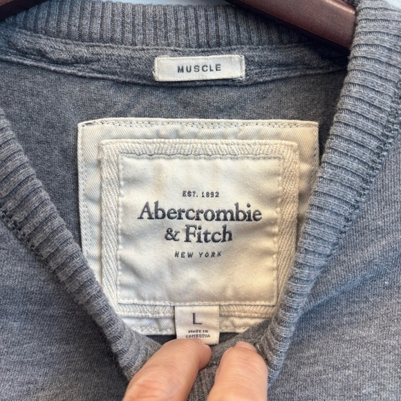 Abercrombie & Fitch Large Top Muscle Gray Long Sleeve - Picture 3 of 12